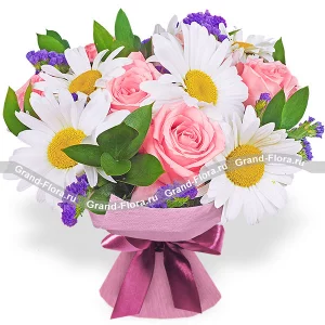 Summer feeling - a bouquet of daisies and roses